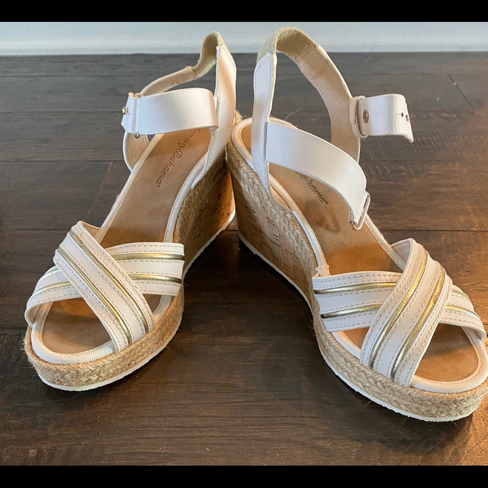 Tommy Bahama 3.5” White and Gold Wedge Shoes